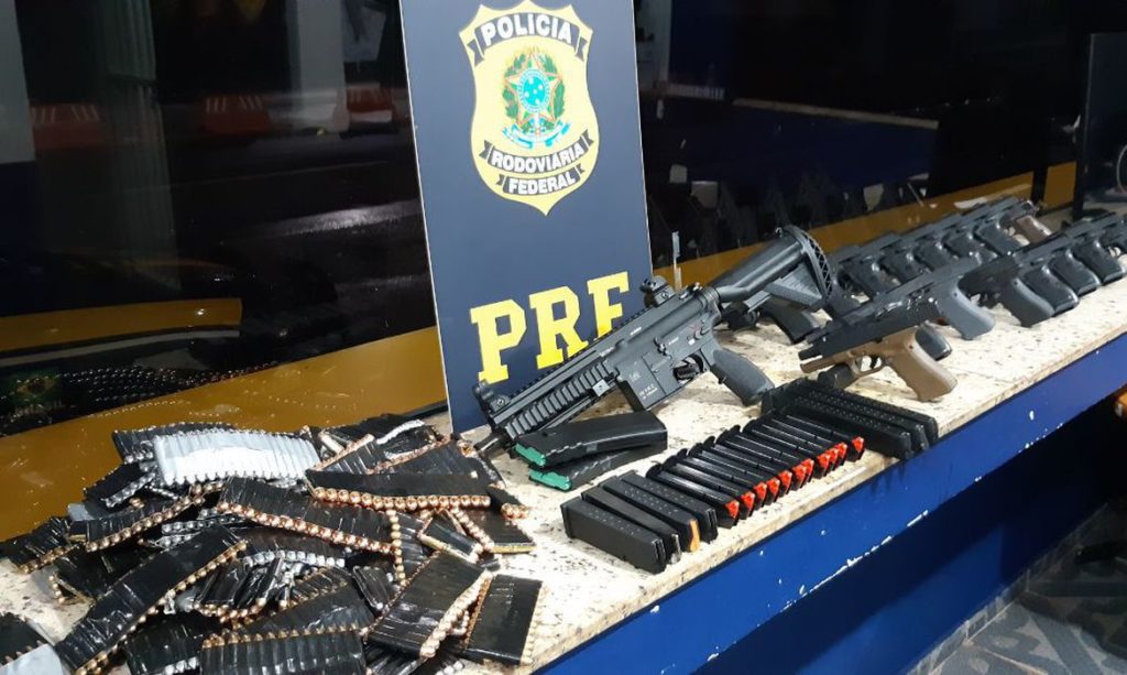 policia-do-rio-apreende-media-de-uma-arma-por-hora-na-ultima-decada