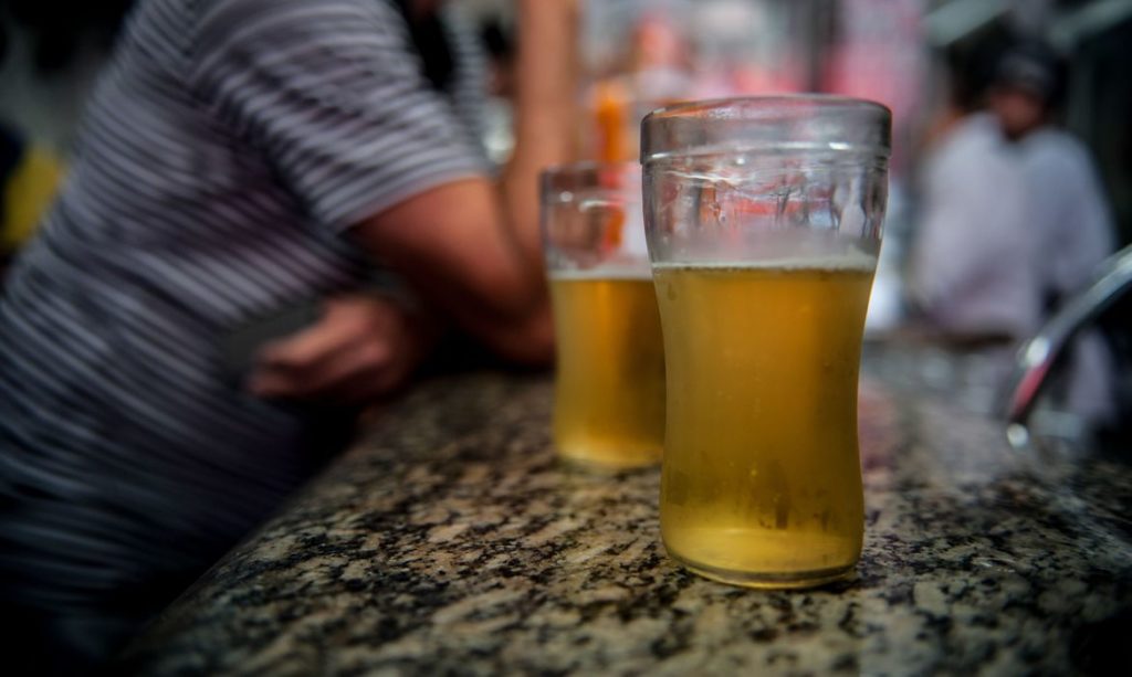 Entenda como o consumo de álcool afeta o organismo
