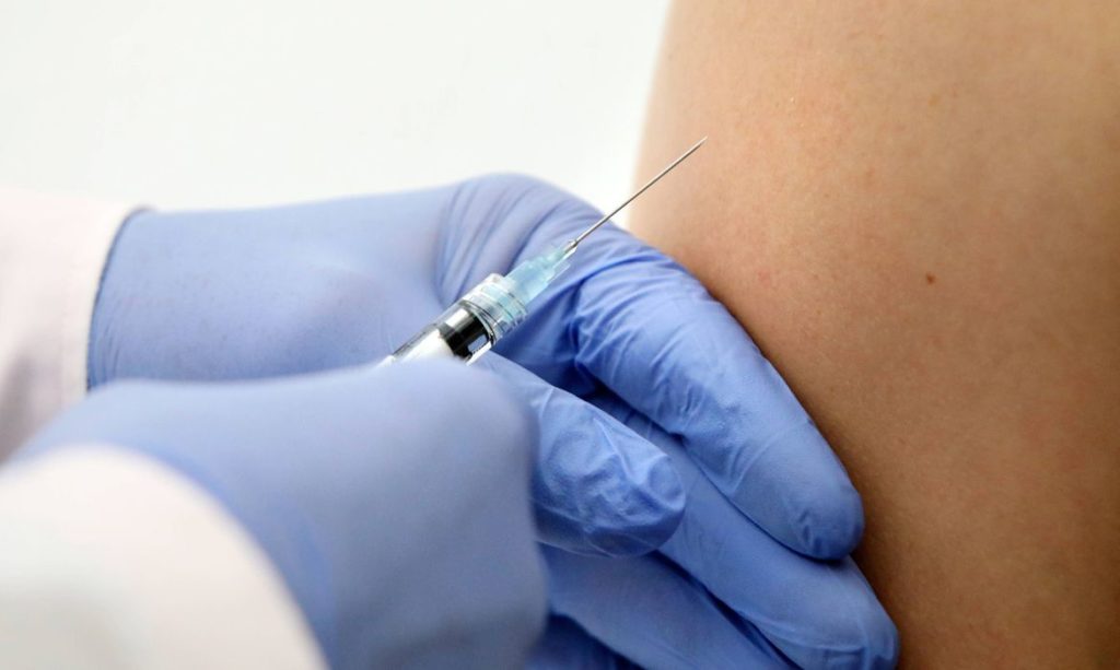 df-inicia-vacinacao-de-pessoas-com-mais-de-80-anos-a-partir-de amanha
