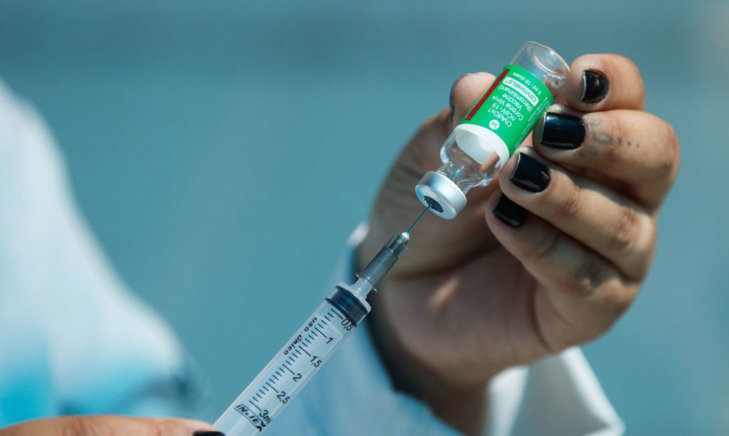 covid-19:-estado-do-rio-comeca-a-distribuir segunda dose-de-vacina