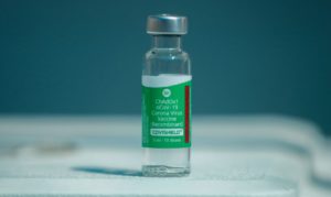primeiro-lote-do-ifa-para-vacina-da-fiocruz-chega-hoje-ao-brasil