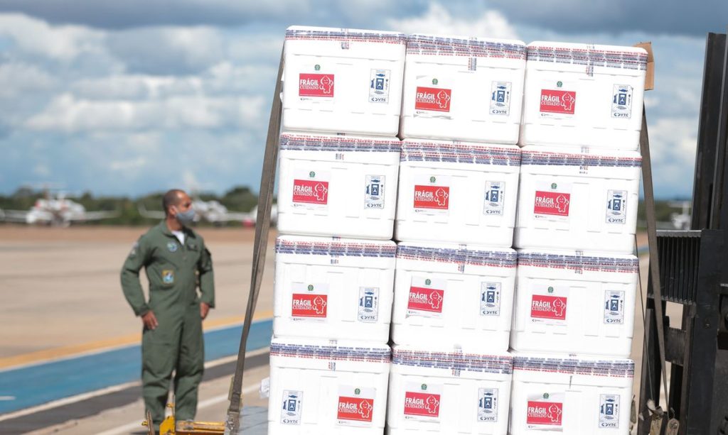 empresa-doa-5-mil-caixas-termicas-para-transporte-de-vacinas