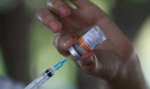 primeira-cidade-a-vacinar-em-massa-encerra-etapa-de-imunizacao
