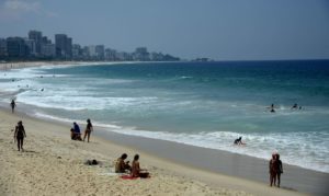 cariocas-buscam-as-praias-da-cidade,-mesmo-com-proibicao