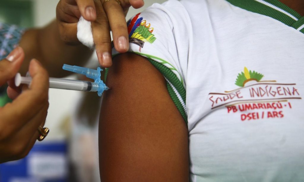 campanha-vacina-parente-incentiva-imunizacao-de-indigenas