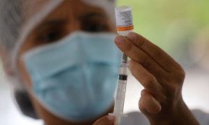 pesquisa-aponta-eficacia-da-vacinacao-em-profissionais-de-saude-no-ce
