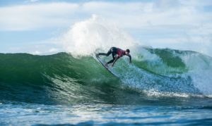 surfe:-cinco-brasileiros-avancam-para-quartas-de-final-em-newcastle