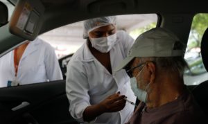 vacinacao-reduz-pela-metade-morte-entre-idosos-com-mais-de-80-anos