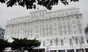 copacabana-palace-e-multado-em-r$-15-mil-por-festa-com-aglomeracao