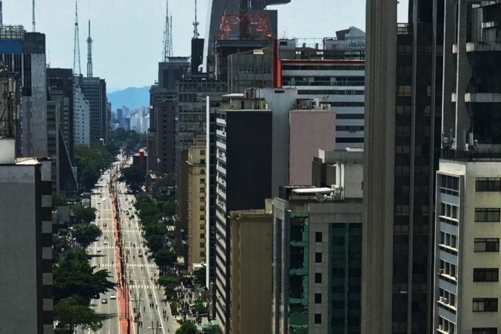 Avenida Paulista tem manifestação contra racismo 
