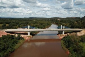 Bolsonaro inaugura ponte que aproxima 4 estados da Ferrovia Norte-Sul