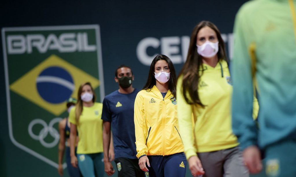 olimpiada-de-toquio:-cob-apresenta-uniformes-oficiais-do-time-brasil