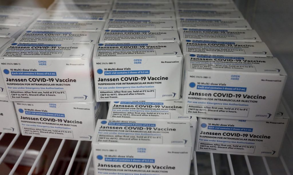 covid-19:-janssen-adia-entrega-de-3-milhoes-de-vacinas