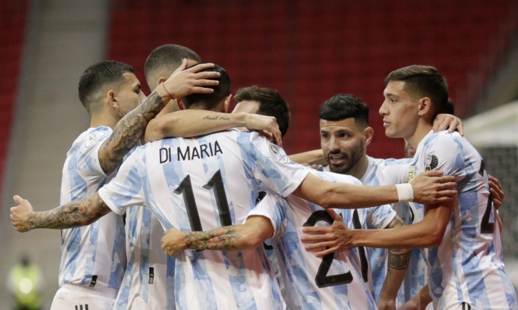 copa-america:-argentina-derrota-paraguai-e-assume-ponta-do-grupo-a