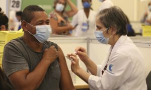 brasil-chega-a-marca-de-100-milhoes-de-doses-de-vacina-aplicadas