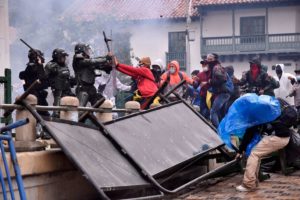 Colômbia dois meses de protestos e de repressão violenta