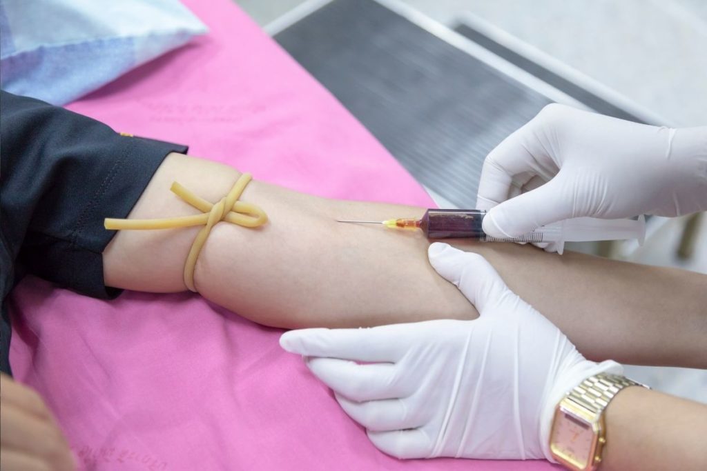 Militares doam sangue para reforçar estoques de hemocentros