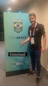 olimpiada:-joao-victor-oliva-e-o-primeiro-brasileiro-na-vila-olimpica