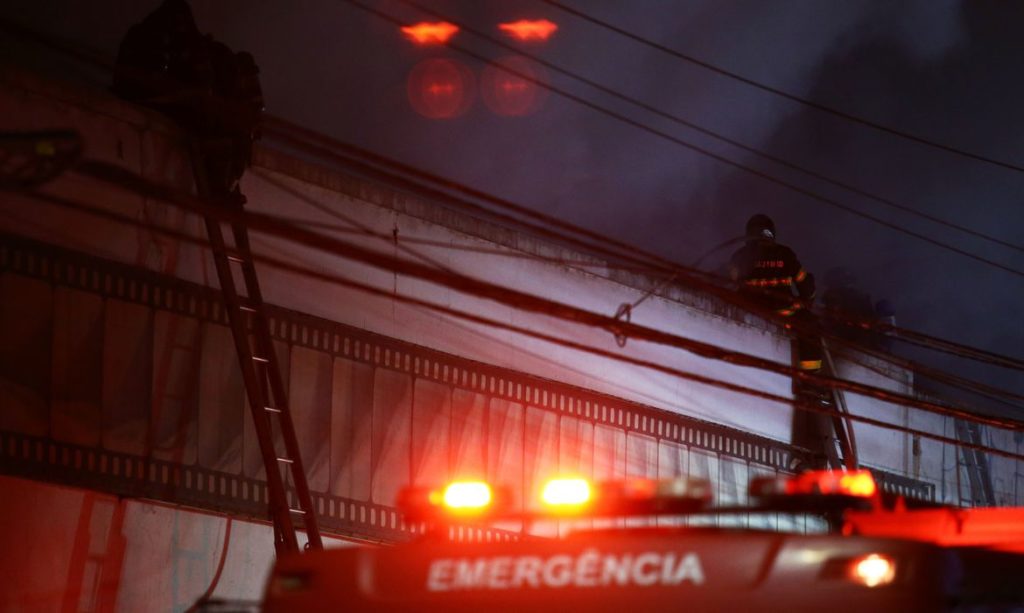 incendio-atinge-galpao-da-cinemateca-brasileira-na-zona-oeste-de-sp