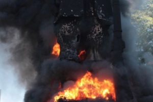 Polícia investiga incêndio em estátua de Borba Gato na capital de SP