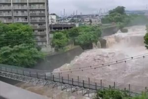 Duas pessoas morrem e 20 estão desaparecidas em enchentes no Japão