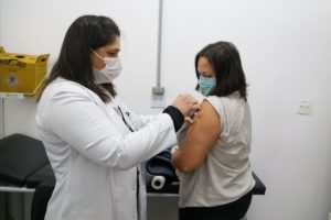 Rio vacina pessoas com 40 a 42 anos contra Covid-19 nesta semana