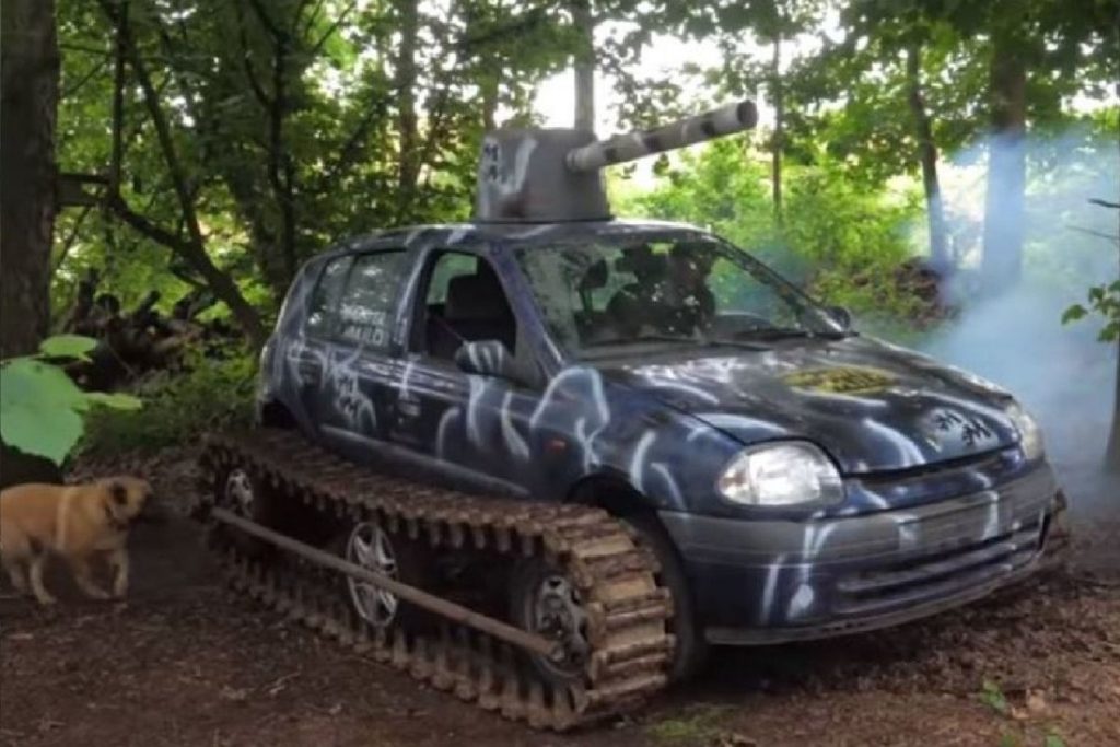 Youtuber transformou seu Renault Clio em um tanque de guerra