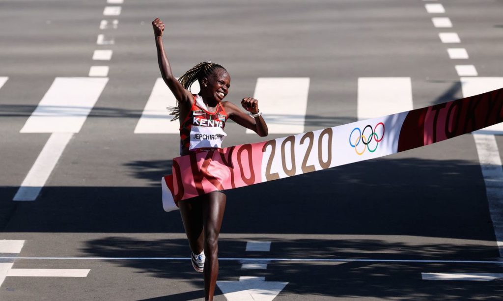 quenia-faz-dobradinha-na-maratona-feminina-em-toquio