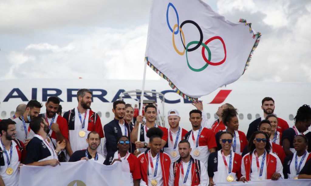 franca-recebe-bandeira-olimpica-e-promete-“jogos-para-as-pessoas”