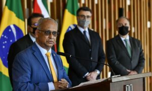 brasil-pode-colaborar-com-suriname-no-setor-do-petroleo,-diz-ministro