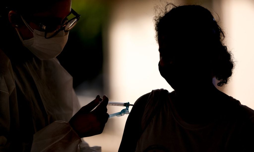 sao-paulo-inicia-repescagem-da-vacinacao-para-maiores-de-18-anos