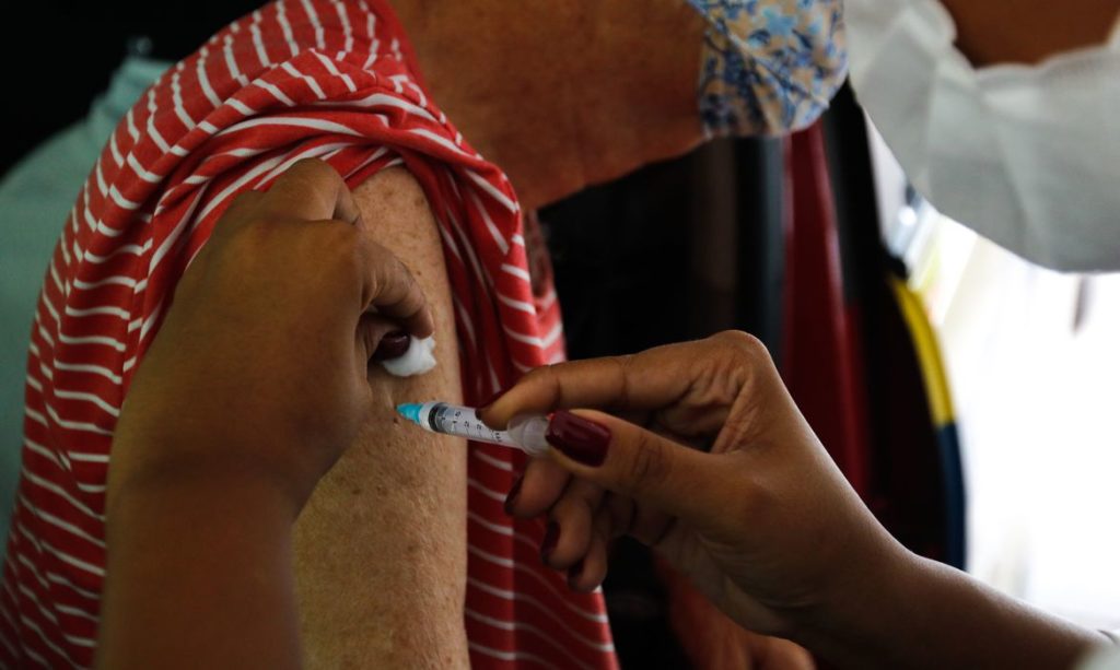 municipio-do-rio-tera-terceira-dose-de-vacina-para-idosos-em-setembro