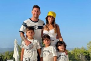 Antes da despedida do Barcelona, Messi estava em Ibiza com sua família