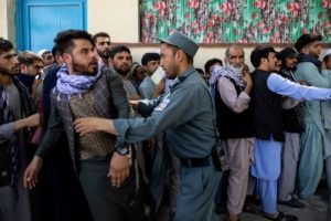 Caos e mortes marcam evacuação em aeroporto do Afeganistão
