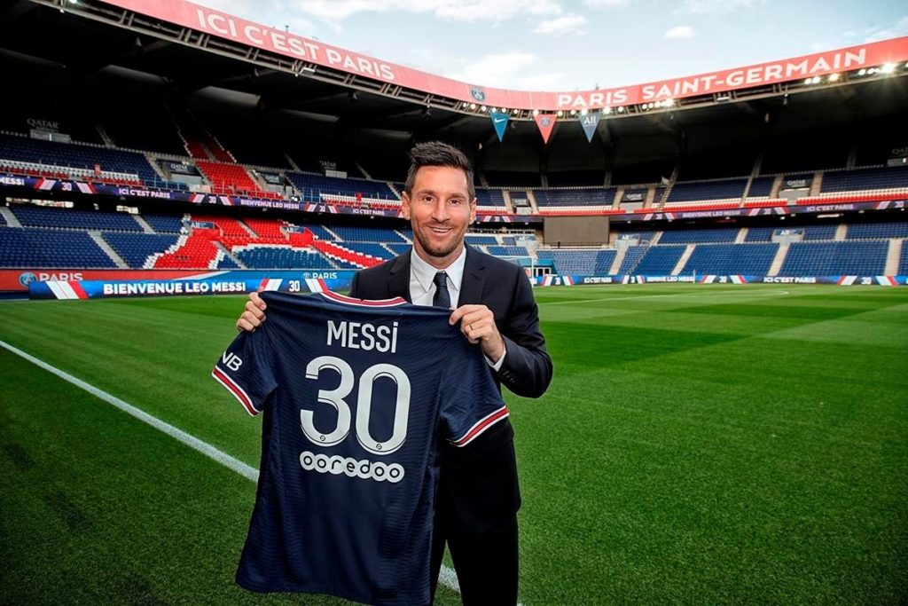 Messi está em Paris para assinar contrato com o PSG