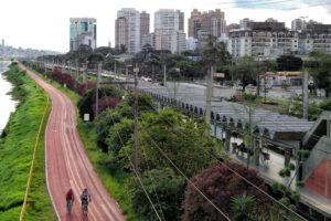São Paulo estrutura de obra do metrô cai no Rio Pinheiros