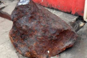 Terceiro maior meteorito do Brasil chega à UFRJ