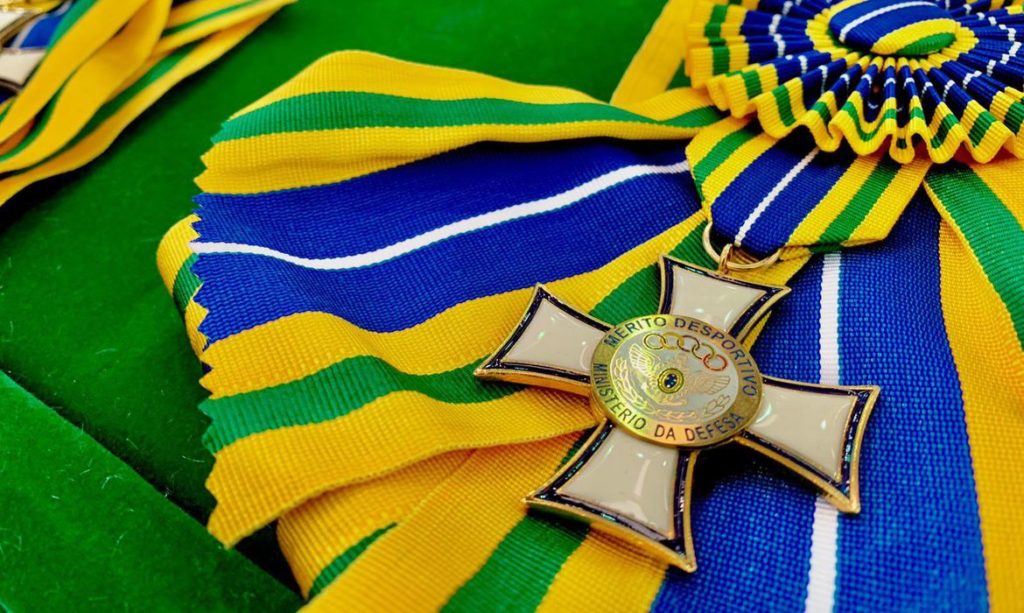bolsonaro-entrega-medalhas-a-campeoes-olimpicos-militares,-no-rio
