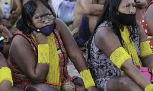 indios-marcham-pelo-centro-de-brasilia-e-fazem-reivindicacoes