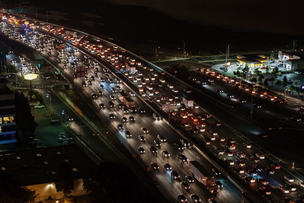 motoristas-enfrentam-congestionamento-no-sentido-do-litoral-paulista