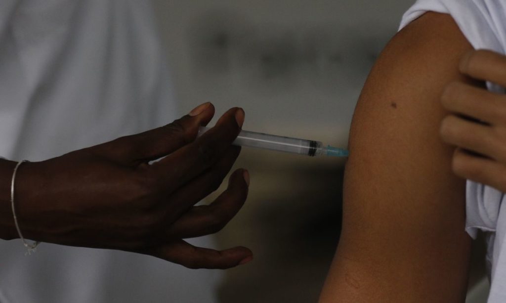 vacinacao-reduziu-mortes-por-covid-19-no-segundo-semestre