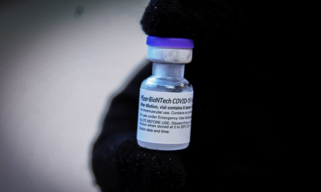 covid-19:-nova-remessa-de-vacinas-da-pfizer-chega-ao-pais