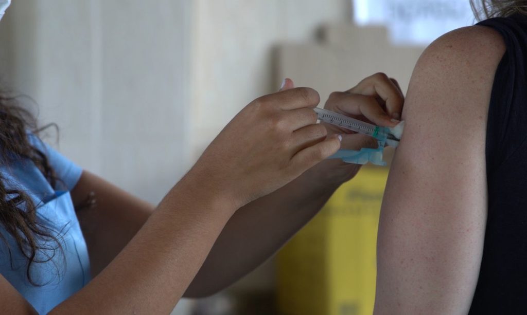 ministerio-da-economia-vai-liberar-r$-1,4-bi-para-compra-de-vacinas