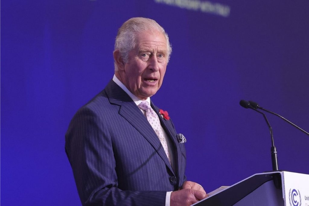 Assessor mais próximo e mais antigo do príncipe Charles renuncia