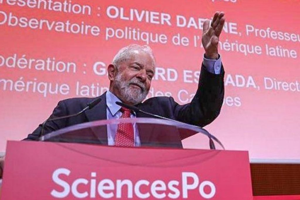 Lula é recebido com honras de chefe de Estado pelo presidente francês