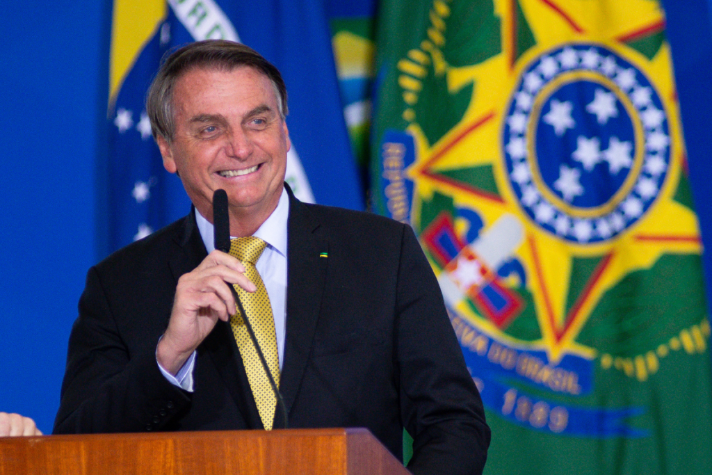 Bolsonaro diz que Enem “começa a ter cara do governo”