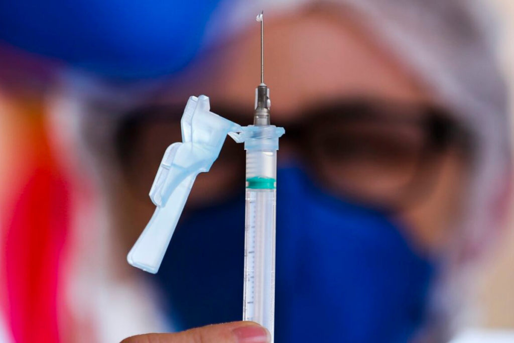Covid-19 Manaus anuncia redução do intervalo entre doses de vacinas