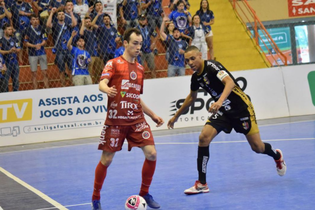 Futsal Joaçaba-SC e Cascavel-PR lutam por vaga na semifinal da LNF