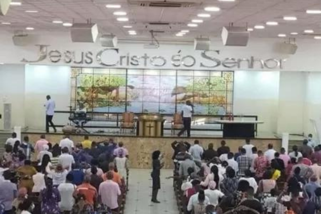Igreja Universal tirava ilegalmente US$ 120 milhões de Angola, dizem bispos