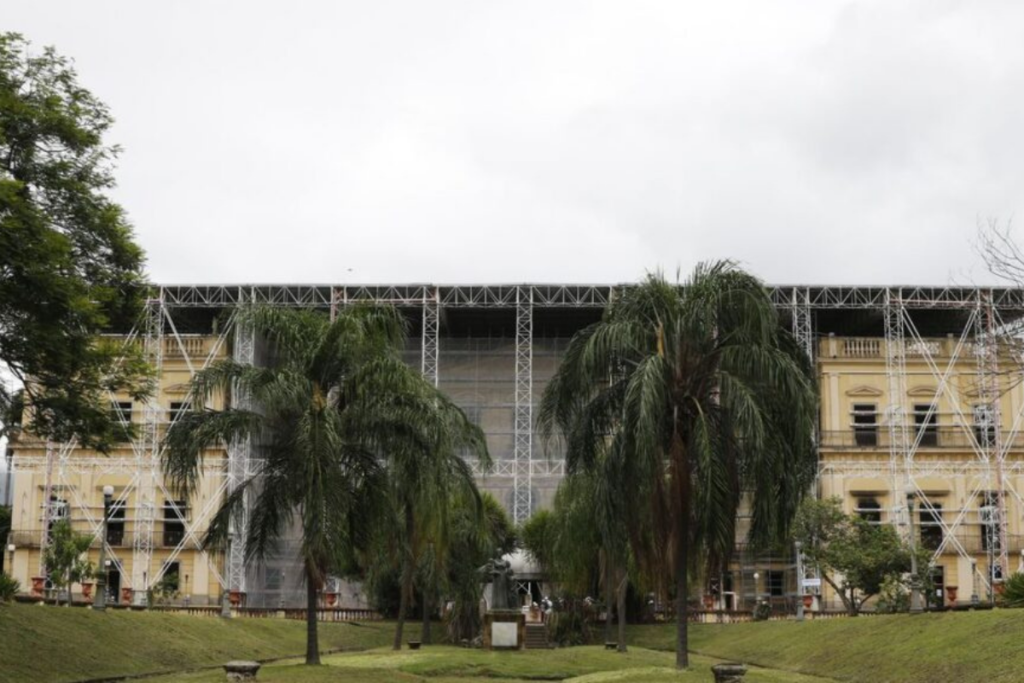 Museu Nacional começa restauração das fachadas e telhados